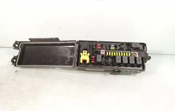 Jeep Grand Cherokee (WK) Fuse module