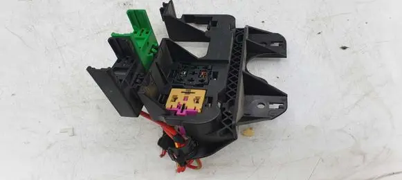 Audi A4 S4 B7 8E 8H Fuse module 8E1937503