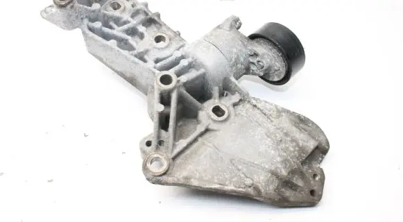 Nissan Juke I F15 Generator/alternator bracket 