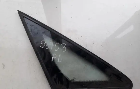 Toyota Avensis Verso Front triangle window/glass 