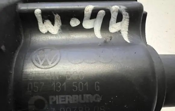Volkswagen Touareg II EGR valve 057131501G 70078908 17T174