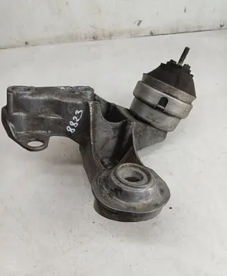 Volkswagen PASSAT B5.5 Engine mounting bracket 4B0199351B