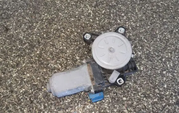 Chevrolet Captiva Front door window regulator motor 96627079