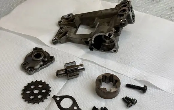 BMW 5 E39 Oil pump 2247212 11412247212 670815720