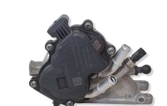 Volkswagen PASSAT B8 Throttle valve 04L128059AA