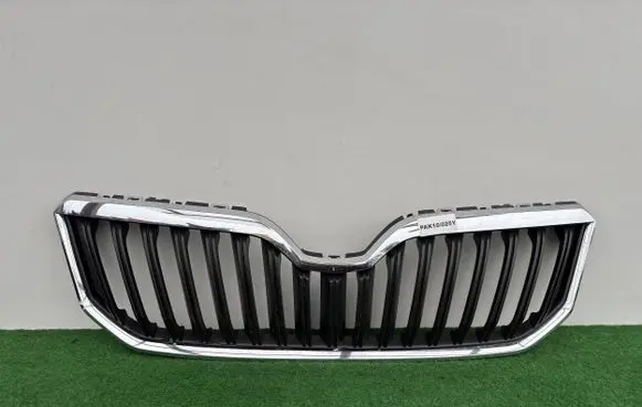 Skoda Yeti (5L) Front bumper upper radiator grill 5L0853668B