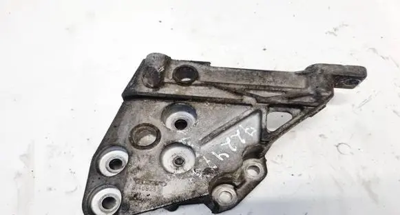 Renault Laguna I Engine mounting bracket 9146823