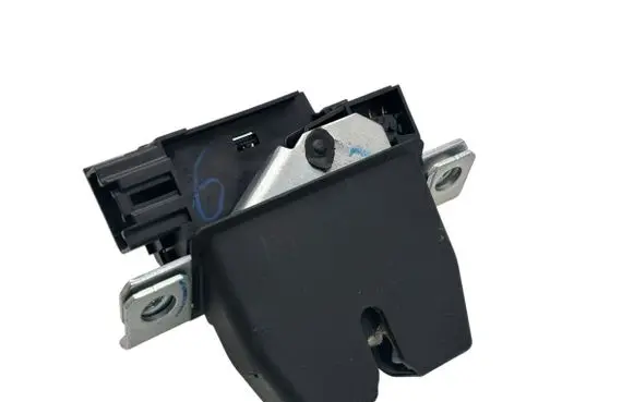 Loading door lock