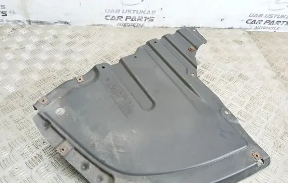 BMW 1 E82 E88 Rear bumper underbody cover/under tray 7166258