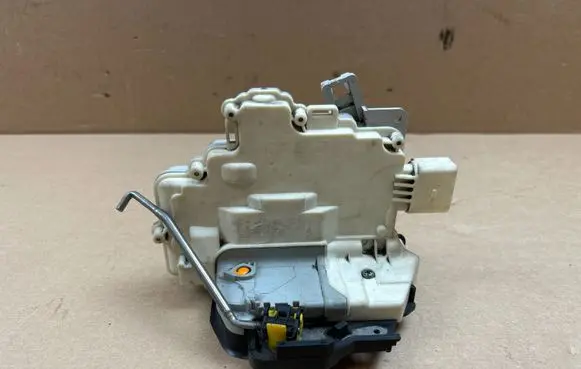 Audi A6 S6 C6 4F Rear door lock 4F0859016