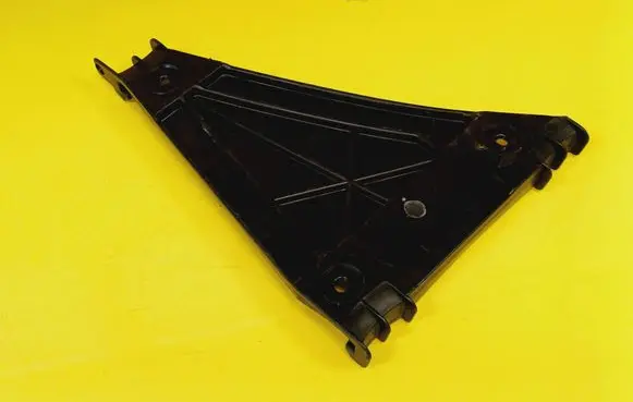 Rear bumper mounting bracket
