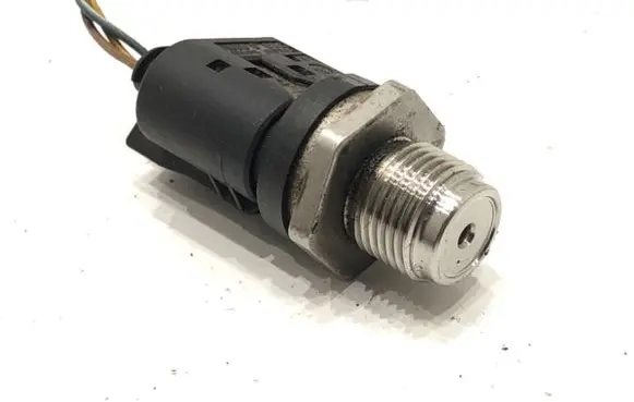 BMW X3 E83 Fuel pressure sensor 0281002988