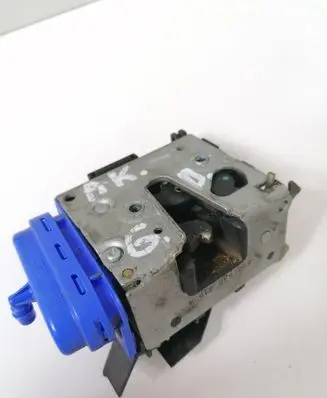Audi A4 S4 B5 8D Front door lock 8D0839016A