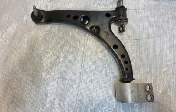 Opel Astra K Front control arm 39089344