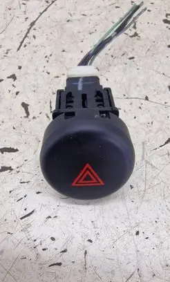 Nissan Juke I F15 Hazard light switch S31471