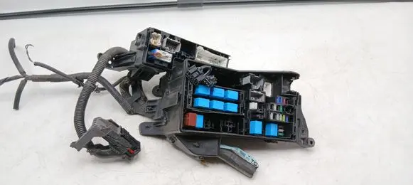 Lexus IS 220D-250-350 Fuse box set 00010 8211153830G1 84SM59