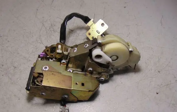 Honda CR-V Rear door lock