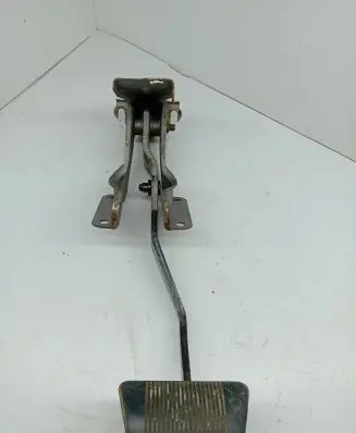 Jeep Grand Cherokee (WJ) Brake pedal
