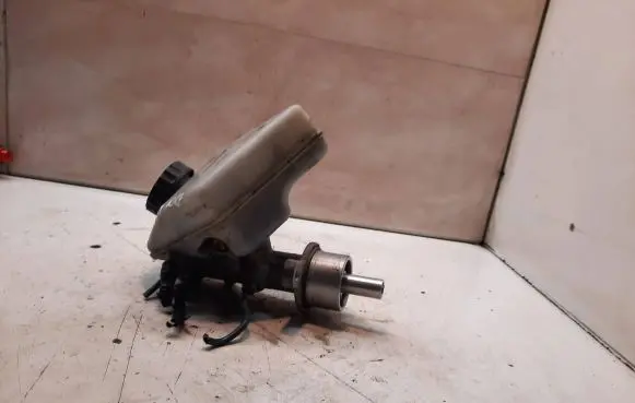 Master brake cylinder