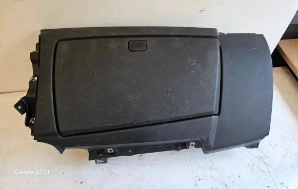 BMW 1 E81 E87 Glove box 7135696 75064014 P0101184