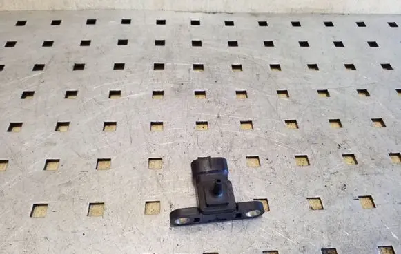 Toyota Corolla E120 E130 Vacuum valve 8942171020