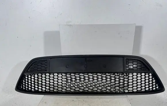 Ford Focus ST Front bumper upper radiator grill 8M5117B968D