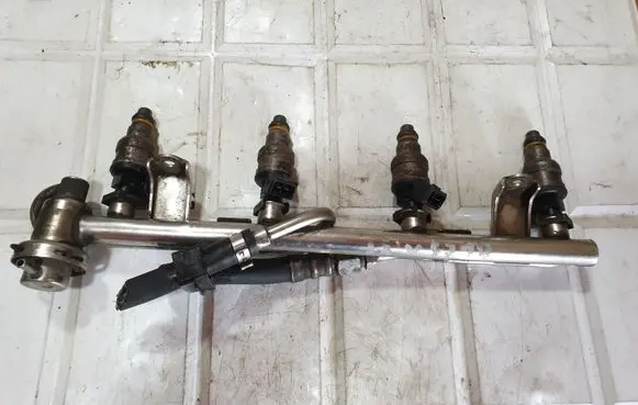 Audi A6 S6 C5 4B Fuel injector 058133681 103145
