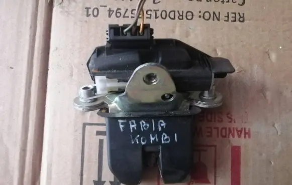 Skoda Fabia Mk2 (5J) Tailgate/trunk/boot lock/catch/latch 5J0827501B