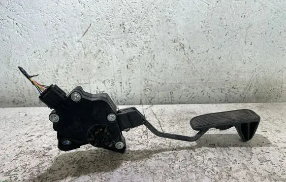 Lexus CT 200H Accelerator throttle pedal 7811076011 1988008463 09027D00007