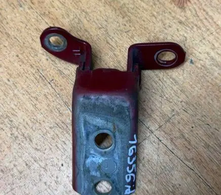 Toyota Yaris Front door upper hinge 687200D091 6872002060