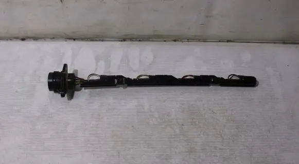 Volkswagen Golf V Fuel injector wires 038971803