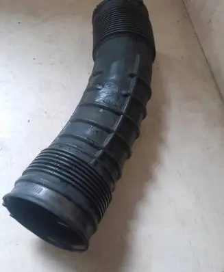Volvo V70 Air intake hose/pipe 6898050