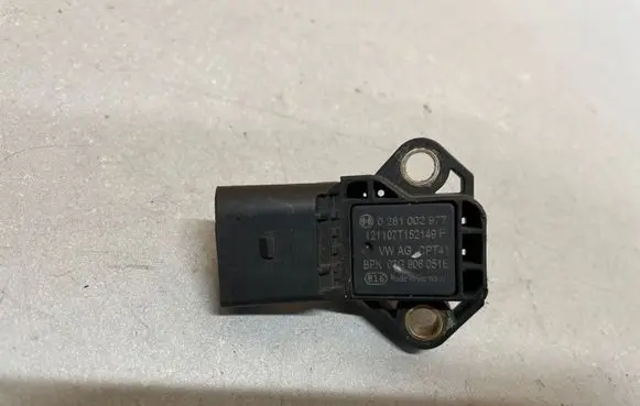 Volkswagen Touran II Air pressure sensor 038906051B
