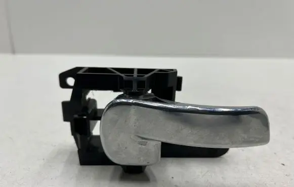 Nissan Qashqai Front door interior handle 8318D