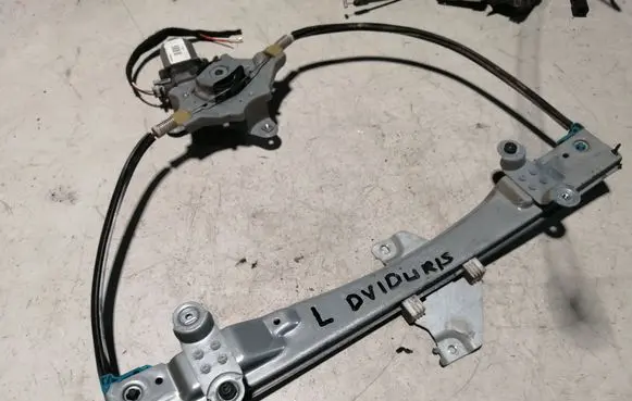 Renault Twingo II Front door window regulator with motor L119358ARM 400957C