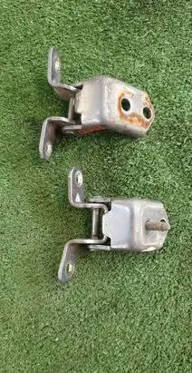 Rear door hinge set
