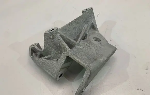 Volvo S90, V90 Engine mounting bracket 31430470