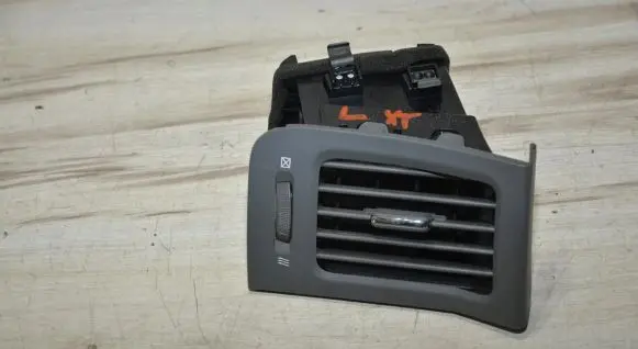 Nissan X-Trail T31 Dashboard side air vent grill/cover trim 27940000