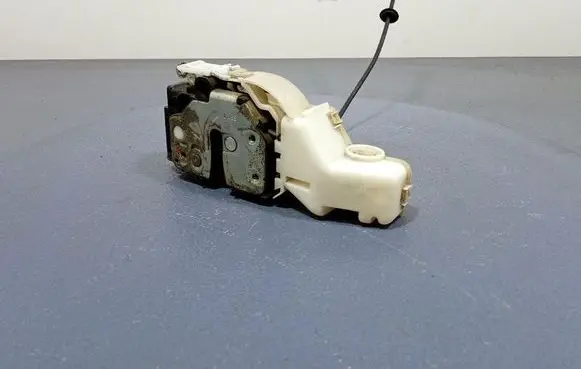 Alfa Romeo 159 Front door lock