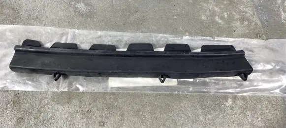 Front bumper lip
