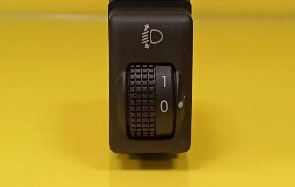 Nissan Note (E11) Headlight level height control switch 25190