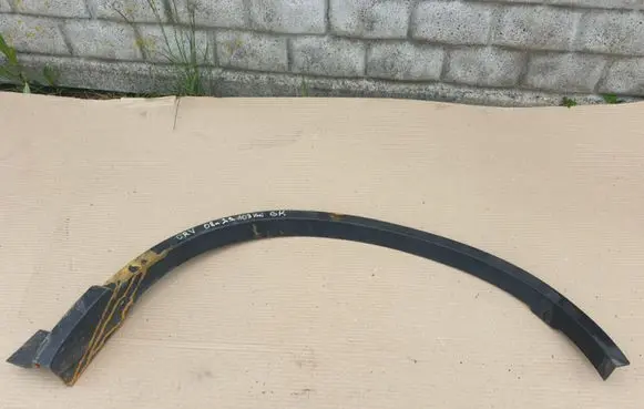 Rear fender molding trim