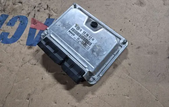 Volkswagen PASSAT B5.5 Engine control unit/module 038906019KD 0281011205