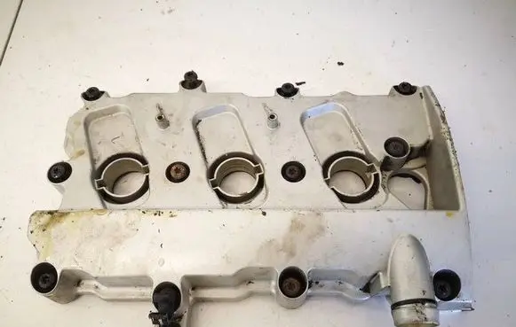 Audi A6 S6 C6 4F Rocker cam cover 06E103472L