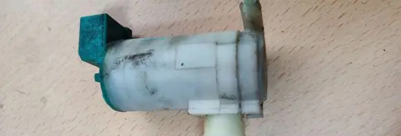 Nissan X-Trail T30 Windscreen/windshield washer pump 2224616A
