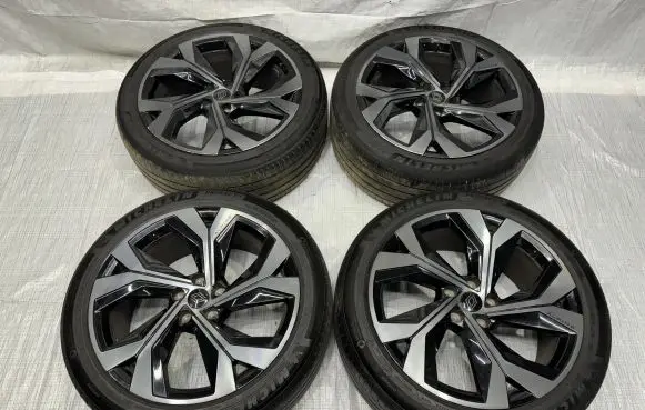 Renault Megane E-Tech R15 alloy rim 