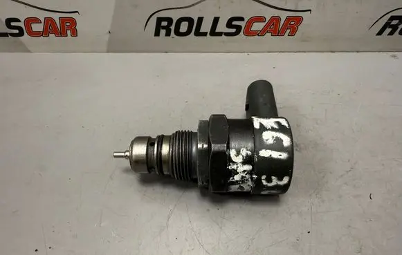 BMW 5 E60 E61 Fuel pressure regulator 0281002738