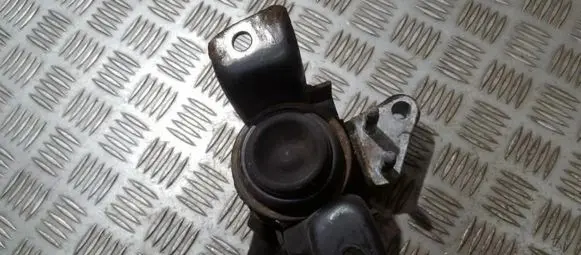 Toyota Corolla Verso AR10 Engine mount bracket