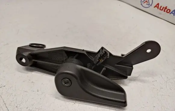 Engine bonnet (hood) release handle