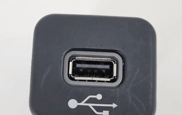 Jeep Compass USB socket connector 735579645 33288989 34417007093